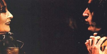 Dario Argento spiega una scena a Clara Calamai, sul set di Profondo rosso