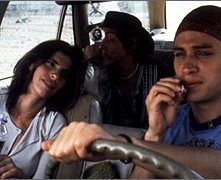 Gael Garcia Bernal e Maribel Verdú in una scena di Y tu mamá también