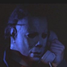 Nick Castle, che interpreta il serial killer Michael Myers, in una scena di Halloween - la notte delle streghe