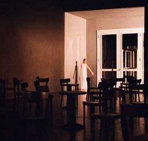 Pina Bausch sul set di Parla con lei, fotografata da Pedro Almodovar