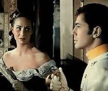 Alida Valli e Farley Granger in una scena di Senso