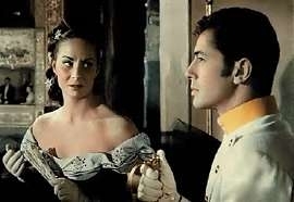 Alida Valli e Farley Granger in una scena di Senso