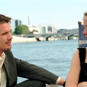 Ethn Hawke e Julie Delpy in una scena del romanticissimo film Prima del tramonto