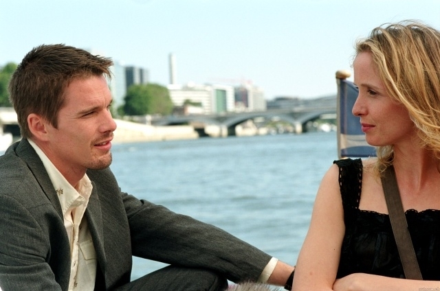 Ethn Hawke e Julie Delpy in una scena del romanticissimo film Prima del tramonto