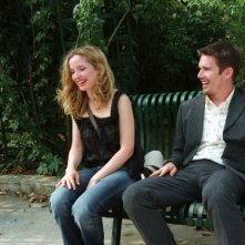 Ethn Hawke e Julie Delpy in una scena del film Prima del tramonto
