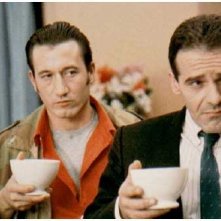 Ángel de Andrés López e José Antonio Navarro assaggiano un micidiale gazpacho