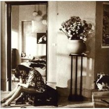 Una bella foto di Carmen Maura in una scena di Donne sull'orlo di una crisi di nervi