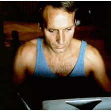 Eusebio Poncela in una scena de La legge del desiderio