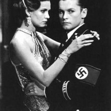 Helmut Berger e Florinda Bolkan in una scena de La caduta degli dei