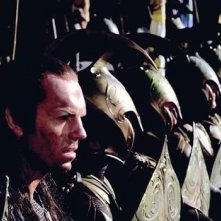Hugo Weaving è Re Elrond nel prologo de La compagnia dell'anello