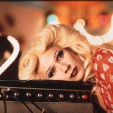 John Cameron Mitchell, regista e interprete, in una scena del musical Hedwig - La diva con qualcosa in più