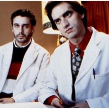 Jordi Mollà e Nancho Novo in una scena de Il fiore del mio segreto