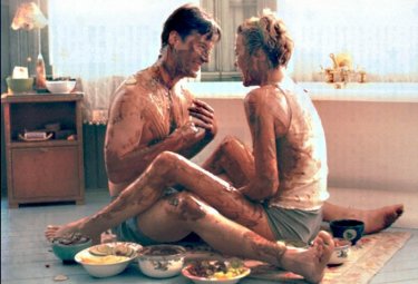 Keanu Reeves e Charlize Theron in una scena del film Sweet November - Dolce novembre