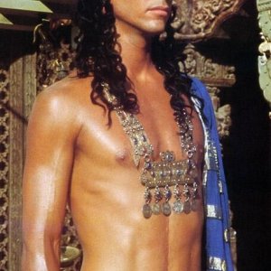 Keanu Reeves in una scena di Piccolo Buddha