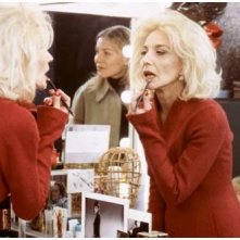 Marisa Paredes e Cecilia Roth in una scena di Tutto su mia madre