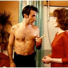 Marisa Paredes e Imanol Arias in una  scena de Il fiore del mio segreto