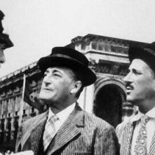 Totò e Peppino De Filippo in una divertentissima scena di Totò, Peppino e... la malafemmina