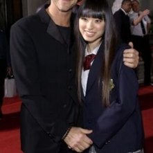 Il produttore Lawrence Bender con Chiaki Kuriyama alla prima di Kill Bill Vol. 1 a Los Angeles