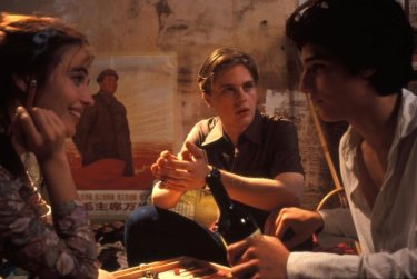 Louis Garrel, Eva Green e Michael Pitt in una scena di The Dreamers