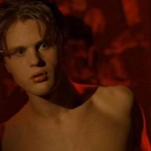 Michael Pitt in una scena di The Dreamers