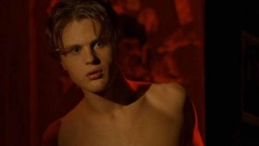 Michael Pitt in una scena di The Dreamers