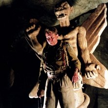 Stellan Skarsgård in una sequenza di Exorcist The Beginning