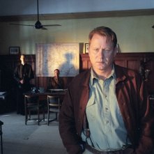 Stellan Skarsgård  in una scena di Exorcist The Beginning