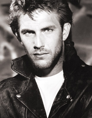 Un intenso primo piano di Kevin Costner, firmato da Greg Gorman