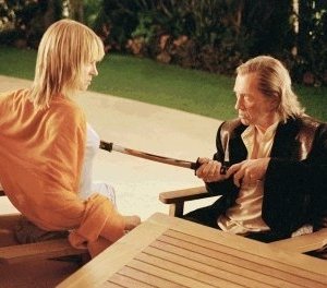 Il confronto finale tra David Carradine e Uma Thurman in una scena del film Kill Bill: Volume 2