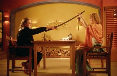 David Carradine e Uma Thurman in una scena del film Kill Bill: Volume 2