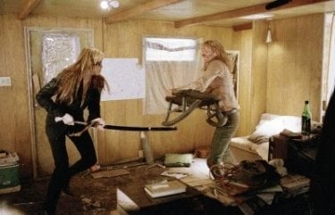 Uma THurman e Daryl Hannah in una scena del film Kill Bill: Volume 2