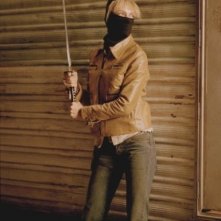 Uma Thurman in azione in una sequenza del film Kill Bill: Volume 2