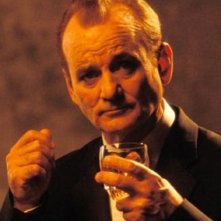 Bill Murray 'vittima' di un imbarazzante servizio fotografico in una scena di Lost in Translation - L'amore tradotto