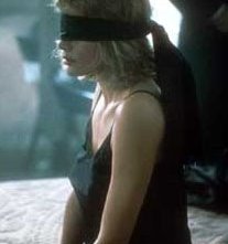 Kim Basinger in una sequenza di Nove settimane e mezzo