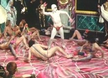 Lindsay Kemp danza in una scena di Sebastiane