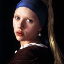 Scarlett Johansson è la cameriera Griet, modella del grande Vermeer