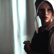 Scarlett Johansson è la cameriera Griet, modella suo malgrado del grande Vermeer