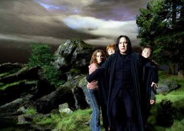 Alan Rickman è Piton, che protegge il trio da un inaspettato pericolo