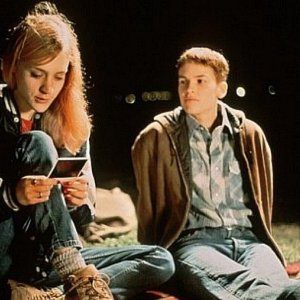 Hilary Swank e Chloe Sevigny in una scena di Boys Don't Cry