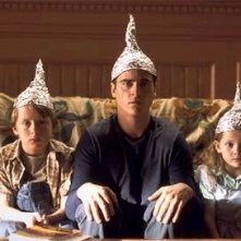 Joaquin Phoenix  tra i piccoli Rory Culkin e Abigail Breslin in una simpatica scena di Signs