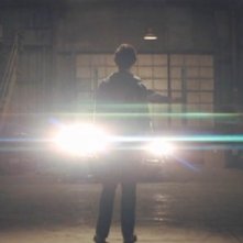 Keith Gordon, di spalle, in una scena di Christine