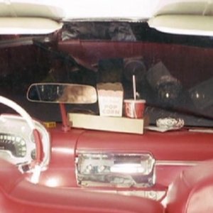 Keith Gordon ed Alexandra Paul in una scena di Christine