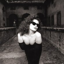 Francesca Dellera in versione dark lady