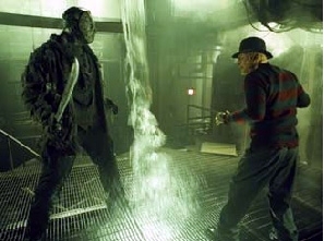 Robert Englund e Ken Kirzinger si affrontano in una scena di Freddy vs. Jason