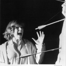 Adrienne King fa una macabra scoperta in Venerdì 13