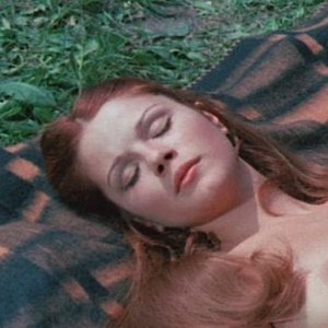 Agostina Belli in una scena piccante di Barbablù