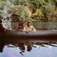 Dietro le quinte di una scena cult: Tom Savini schizza acqua per dare più enfasi all'aggressione di Ari Lehman nei confronti di Adrienne King, nel film Venerdì 13