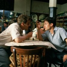 Gael Garcia Bernal con Rodrigo de la Serna in una scena de I diari della motocicletta