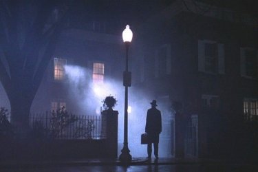 Max von Sydow in front of the house of the little possessed girl from The Exorcist