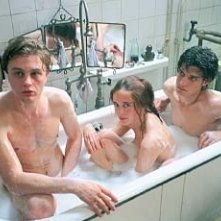 Michael Pitt, Eva Green e Louis Garrel in una scena di The Dreamers